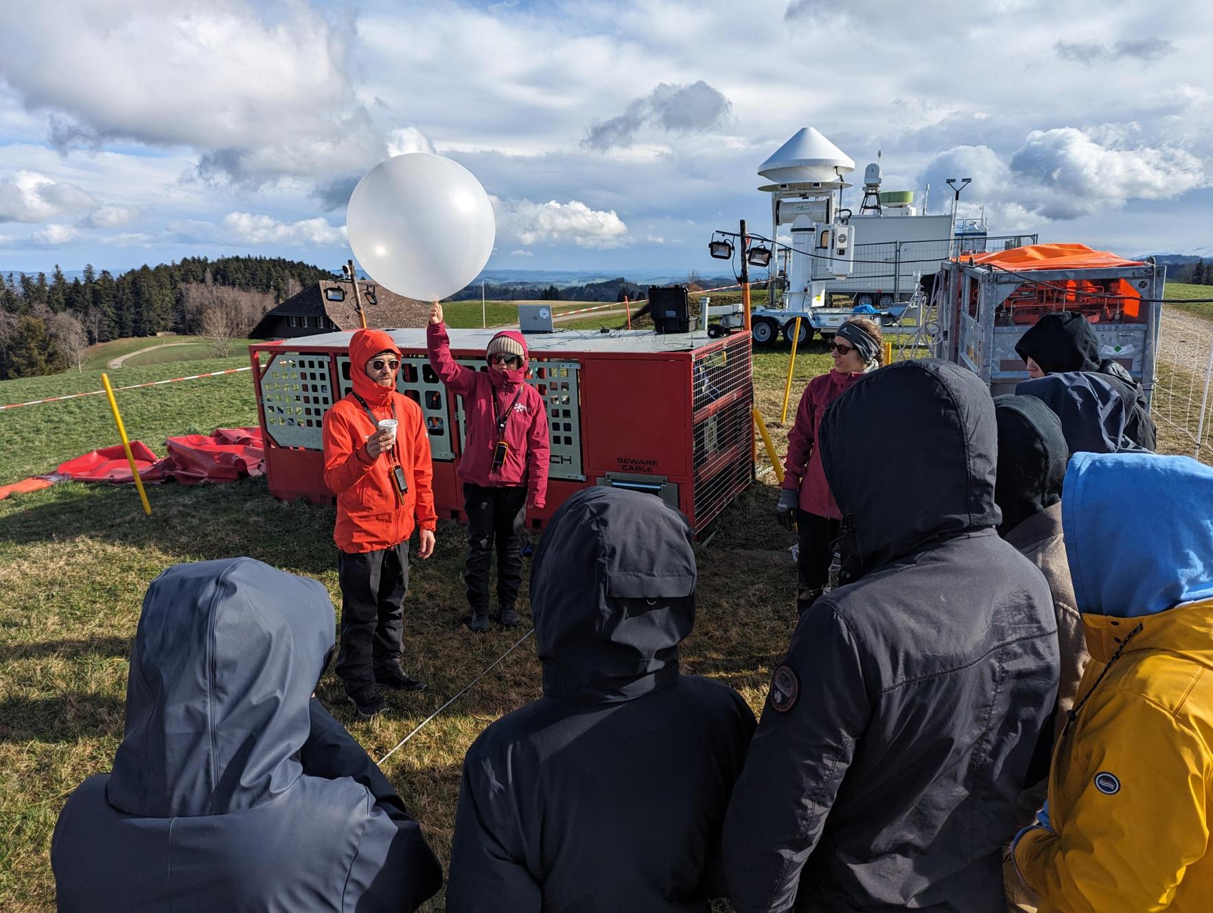 Enlarged view: Launch of radiosonde as example of field work for the students.